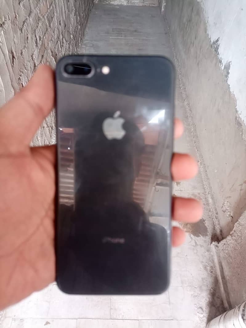 Apple iPhone 8 Plus 1