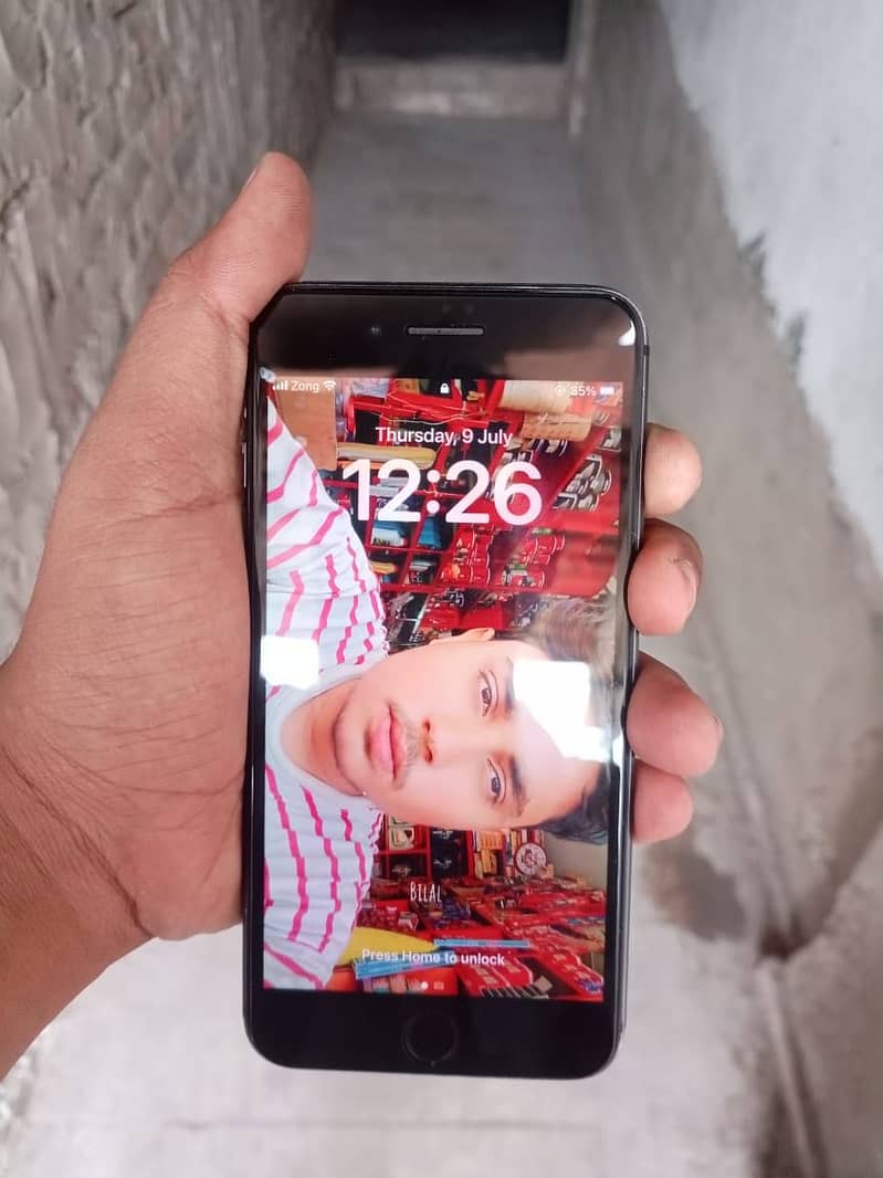 Apple iPhone 8 Plus 2