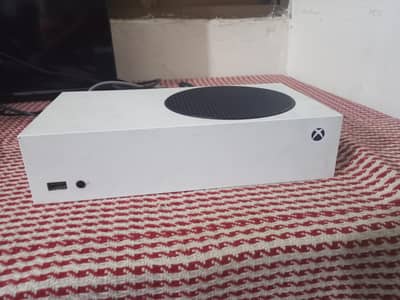 Xbox s with controller