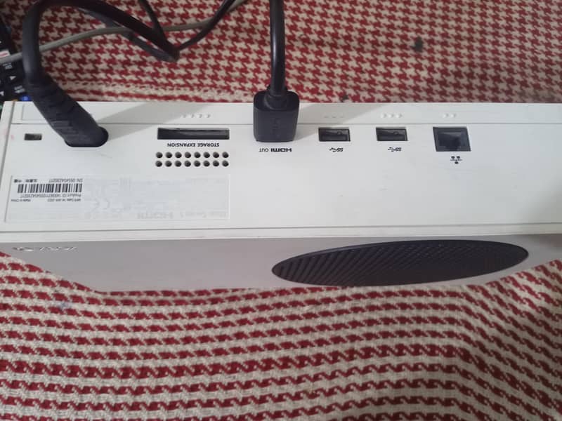 Xbox s with controller 1