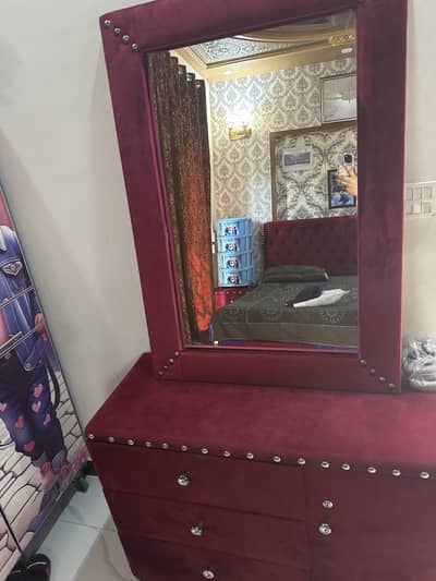 Bed dressing side table