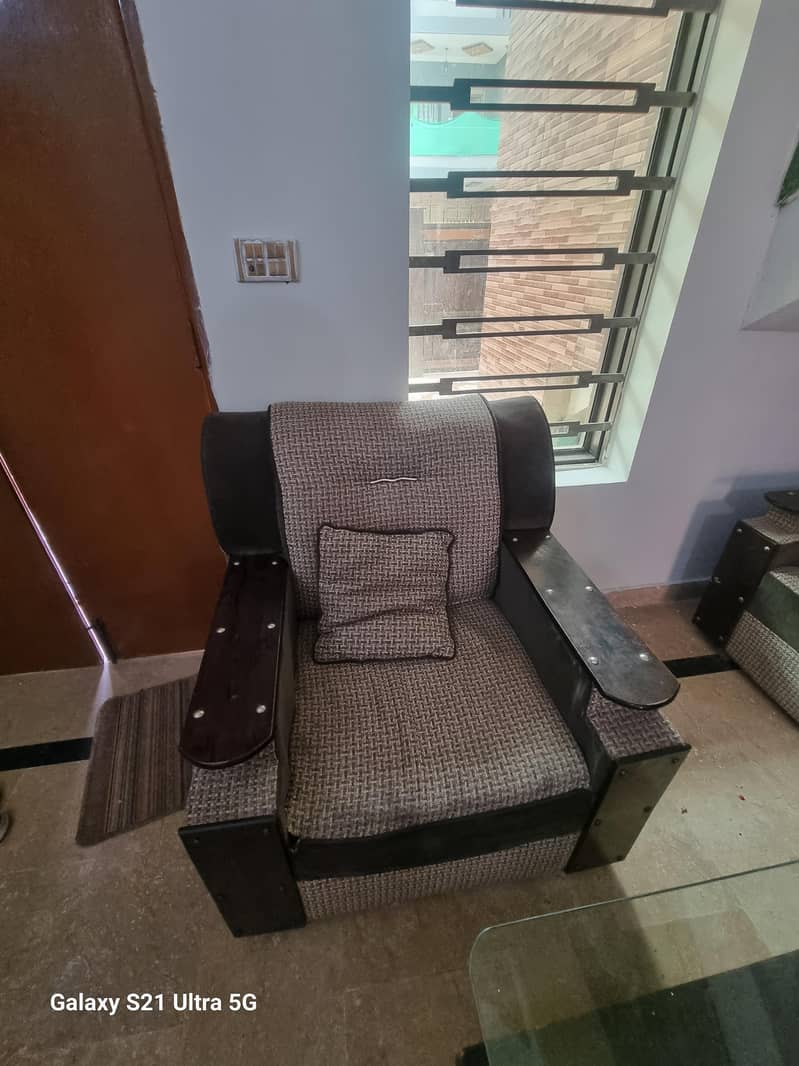 7 seater sofa with table 4