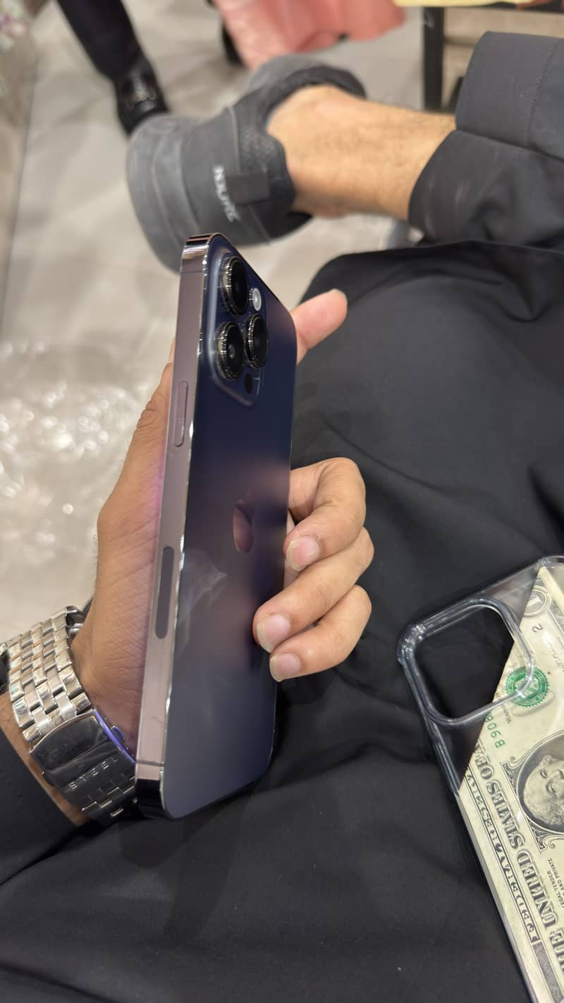 iPhone 14 Pro Max 4