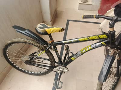 cycle black n yellow