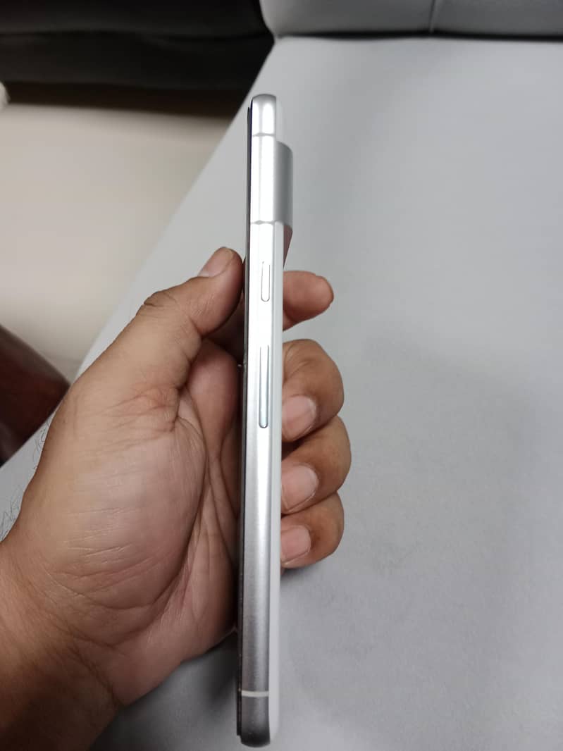 Google Pixel 7 4