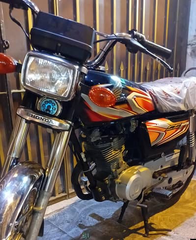 Honda CG-125cc. . . {2022} Karachi Number. . . . . 0315/6694024