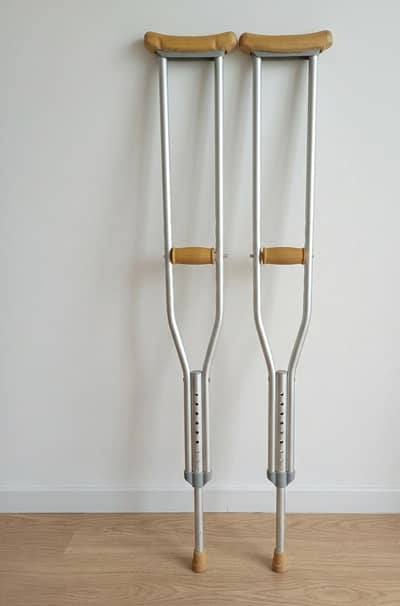 Underarm crutches (axillary crutches)