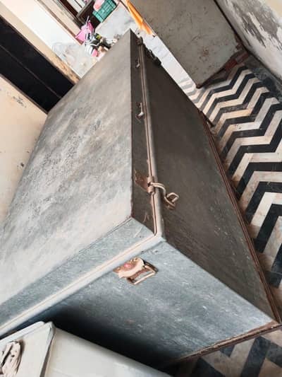 Heavy-Duty Steel Storage Trunk / Lockable Metal Storage Chest