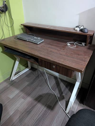 Computer table
