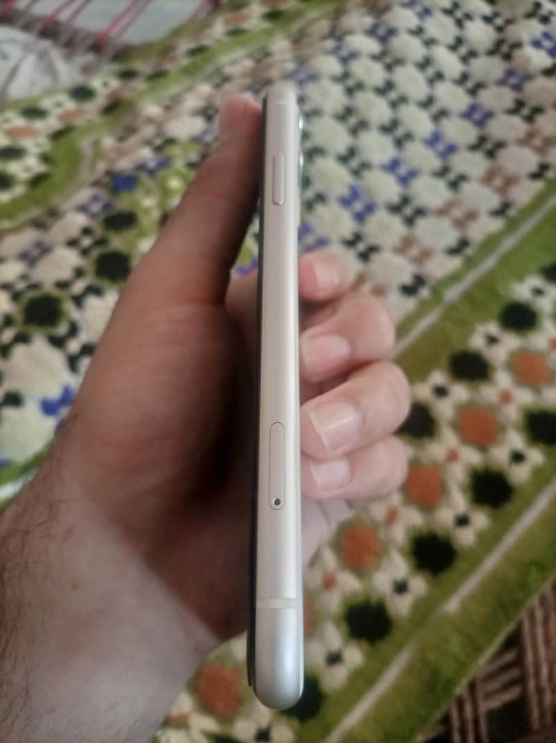 Apple iPhone 11 3