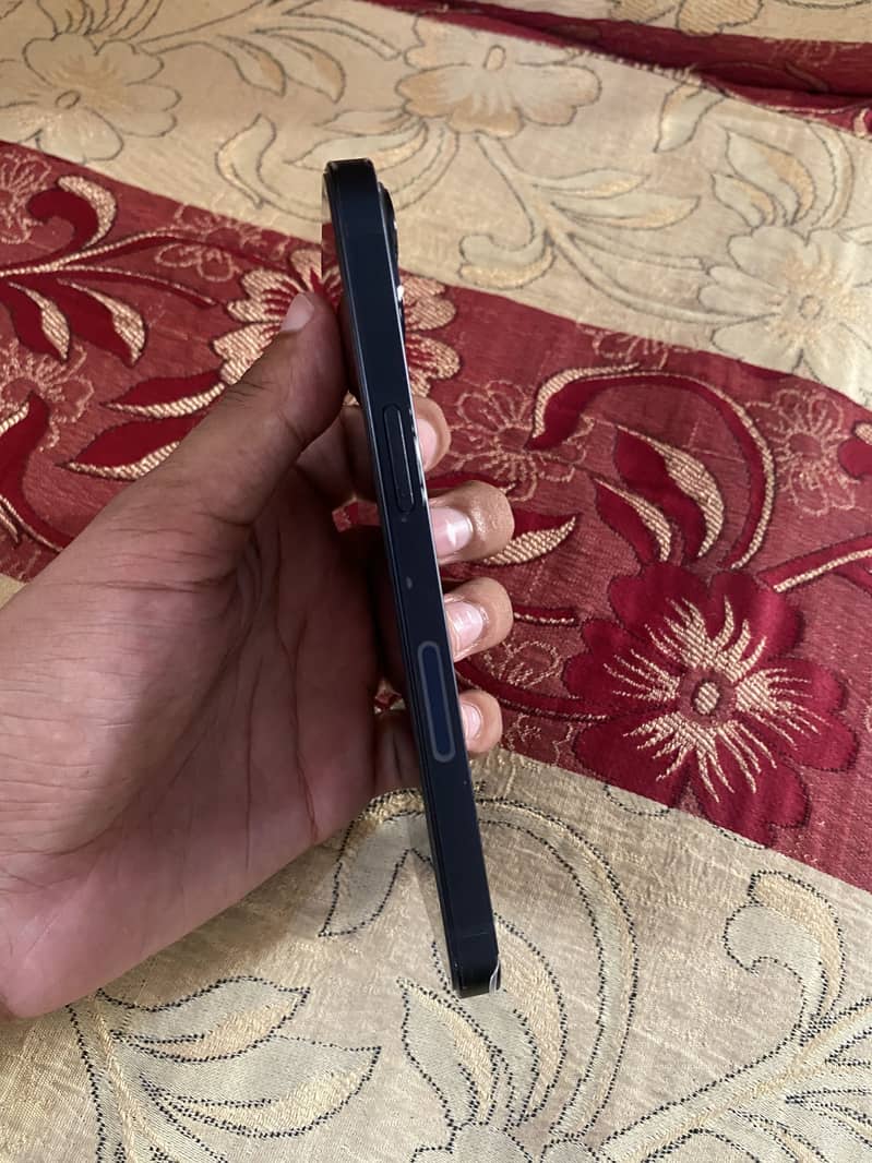 Apple iPhone 13 1