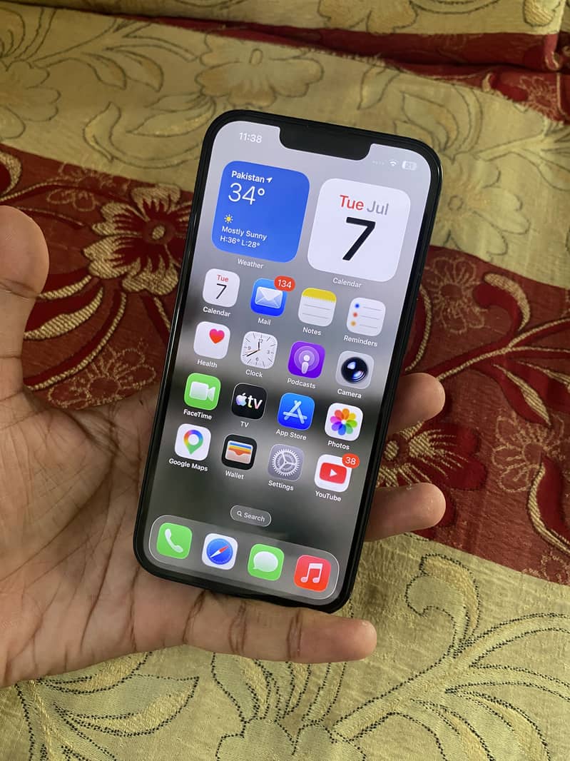 Apple iPhone 13 4