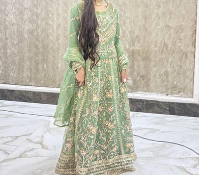 very good condition in green color