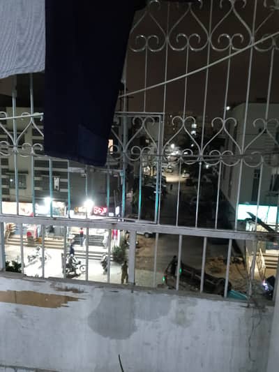 Renovated 2 bed dd maymar plaza 3rd floor flate for rent vinyel flooring America kitchen tiled washrooms 24 hours water and electricity separate gate and boundary wall project