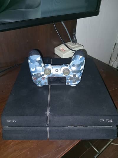 Ps4 fat 1tb for sale with wires and controller.