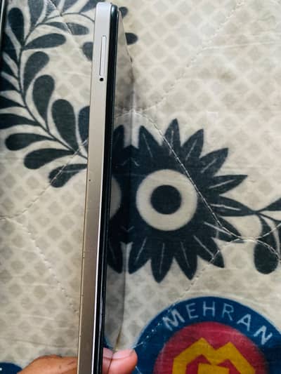one month used kia hey abi sath ma original charger or daba b do ga