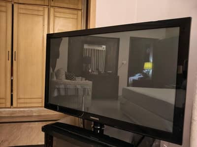 42' Samsung TV with Trolly
