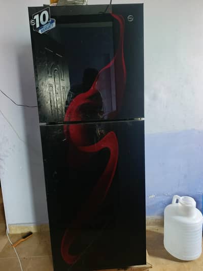 new fridge hai 1 years used 9 sal ki warranty Baki Hai argent Sel