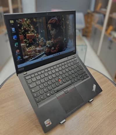 Lenovo Thinkpad T495s Ryzen 5 pro 8/256GB  1 GB Graphics Dedicated