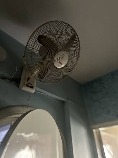 6 bracket fans working good littile used like new urgent sale