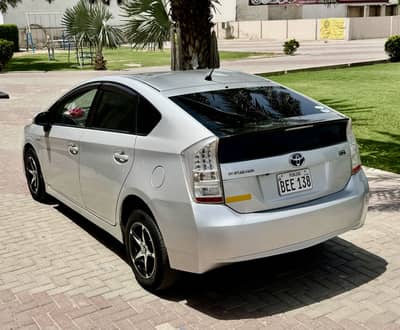 Toyota Prius 1.8 2011 Best car S LED