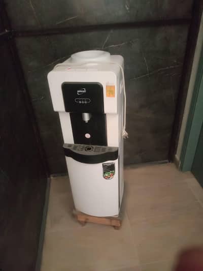Homeage 3 tap water dispenser with refrigerator good condition