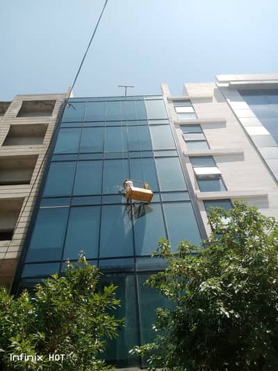 Commercial Glass Cleaning Services | High-Rise Window Cleaning
