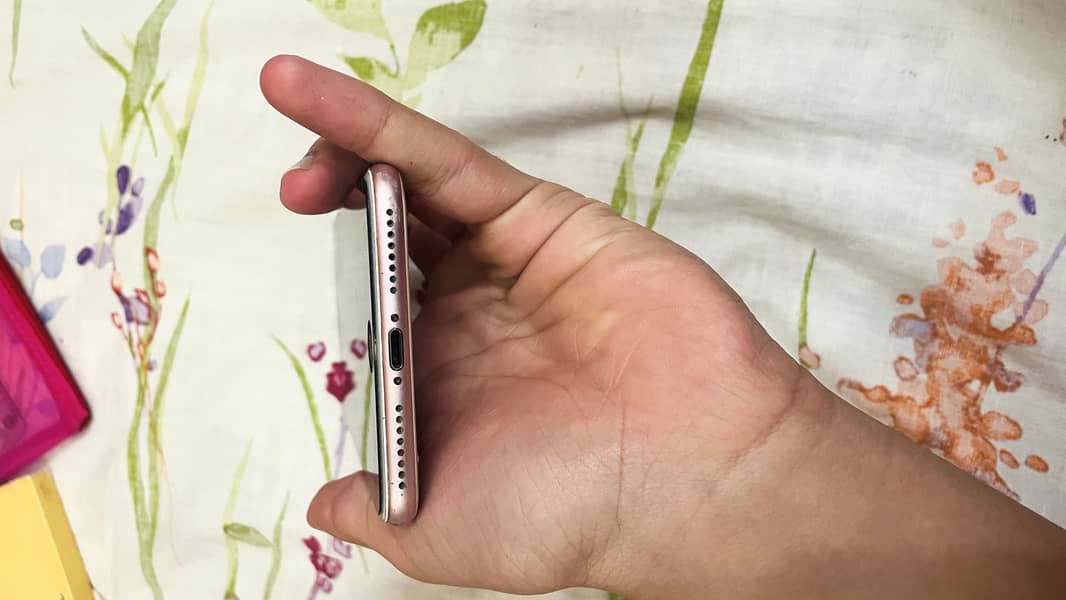 Apple iPhone 7 Plus 2