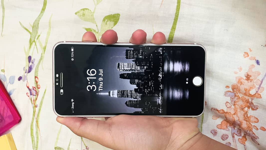 Apple iPhone 7 Plus 5