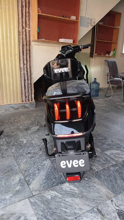 Evee SQUBE 2026 | Only 350 KM Driven | 90-110 KM Range | Like New