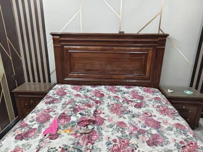 wooden bed King size with 2 chokty