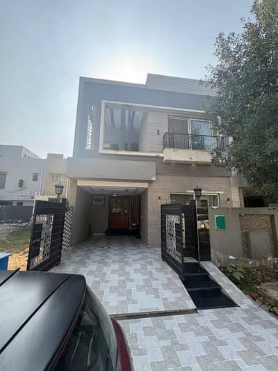 I SELL 5 MARLA SLIGHTLY USED HOUSE IN BAHRIA ORCHARD LAHORE. PHASE 2 C-BLOCK