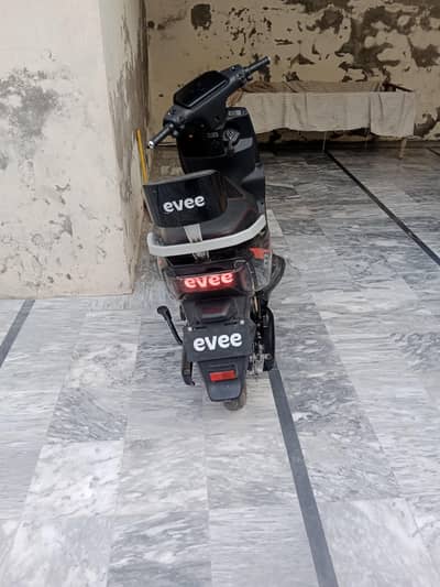 Evee Gen-Z Electric Scooter for Sale - Excellent Condition