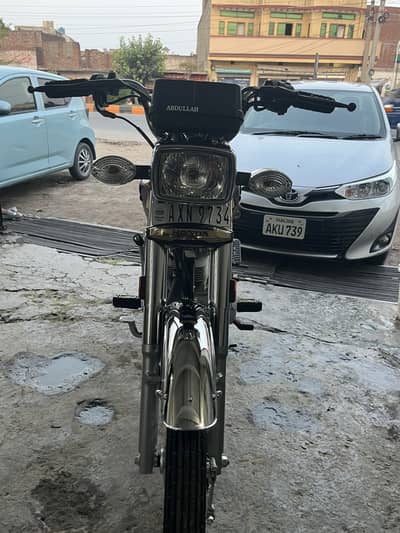 Honda 125 24 bta 25 gold black new bike