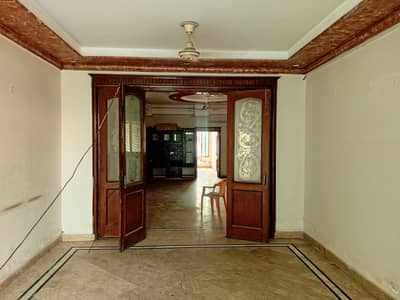FOR RESIDENCE OR OFFICE 12 MARLA FULL HOUSE AVAILABLE FOR RENT
