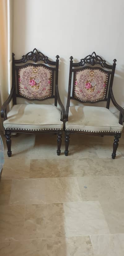 Preloved  4 Seater Traditional  Sofa Set