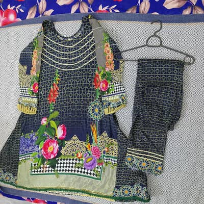 Elegant floral print 2 piece lawn suit with matching printed trouser