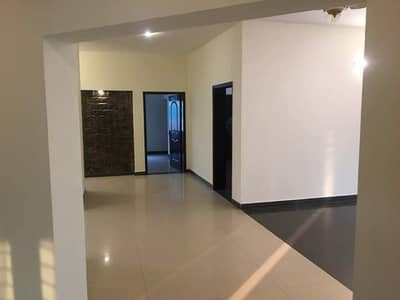 5 bed House with 15 kv Solar available for RENT in askari 11