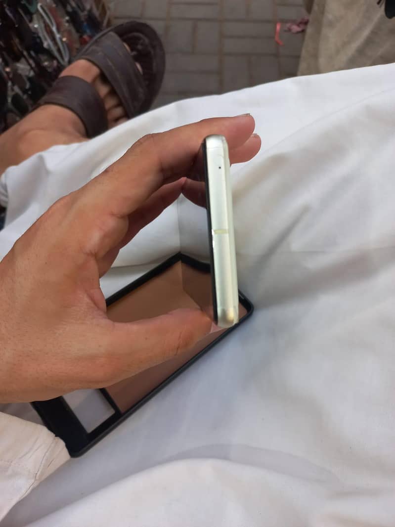Google Pixel 7 4