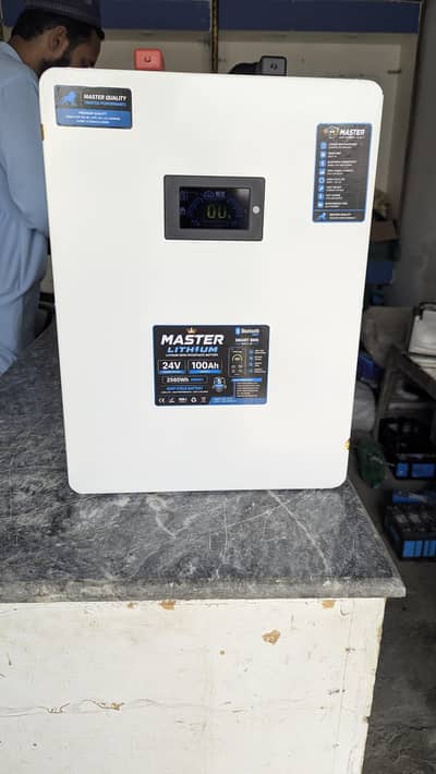 Brand New 12v 100A Lithium Battery Pack
