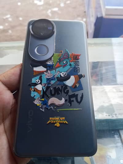 Vivo V50