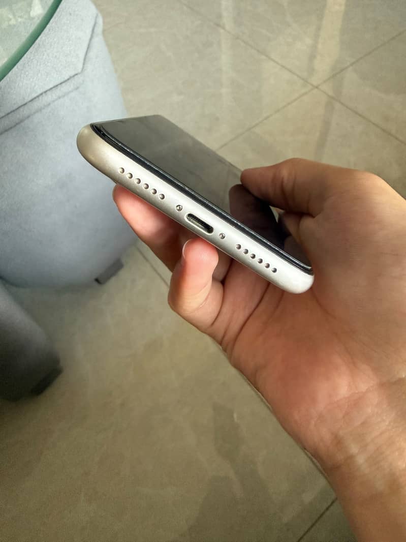 Apple iPhone 11 7