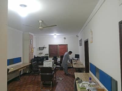 820 sqft office for rent Siddiqui trader center main boulevard Gullberg Lahore