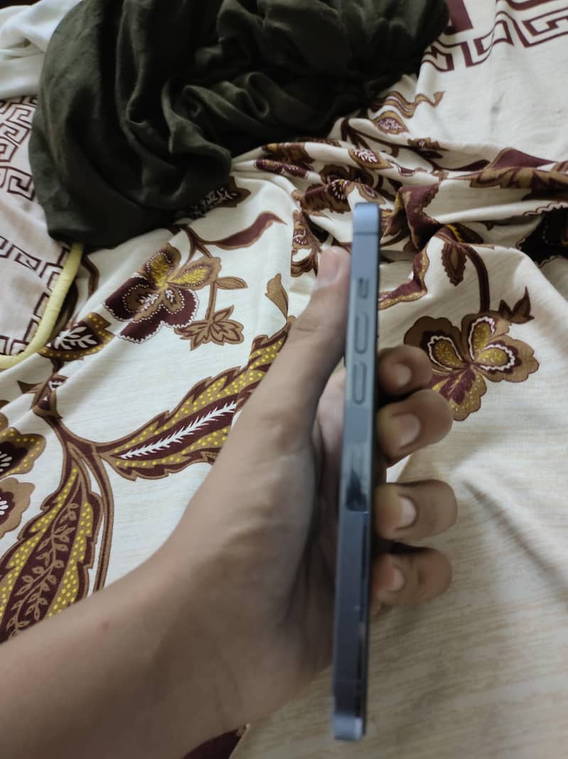 Apple iPhone 13 Pro 3