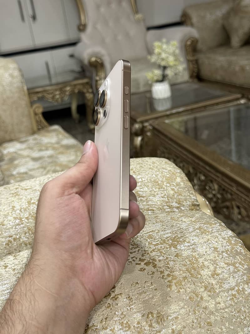 Apple iPhone 16 Pro 2
