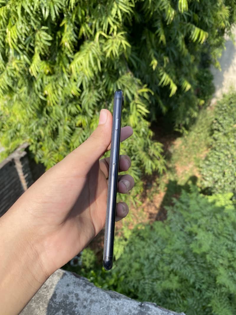 Apple iPhone 7 Plus 1