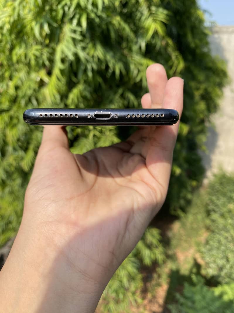 Apple iPhone 7 Plus 3