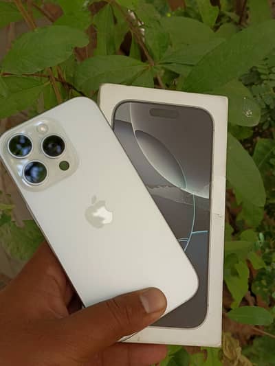 Apple iPhone 16 Pro