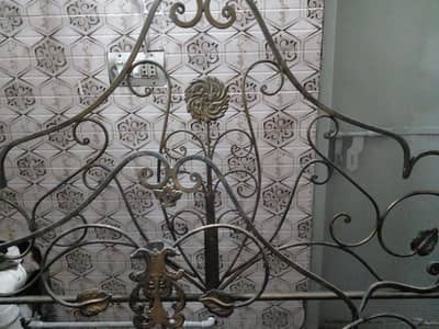 Metal bed