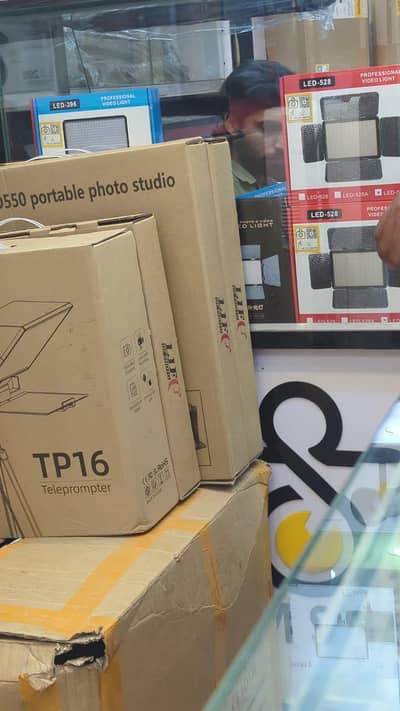 LED-528 light with 8800mah battery